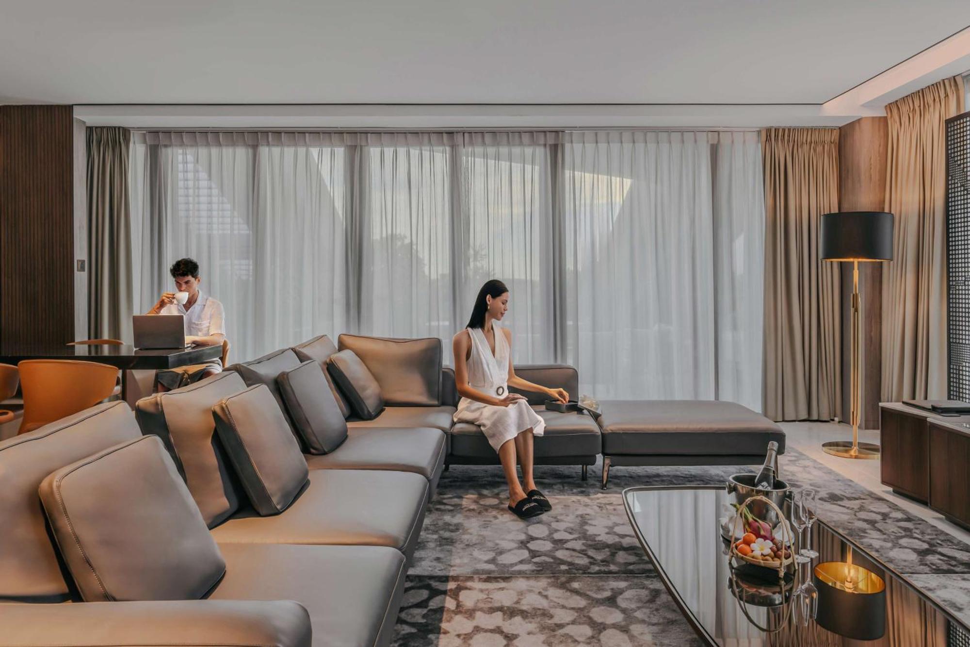 Dusit Thani Laguna Singapura Exterior foto The living room of a three-bedroom suite